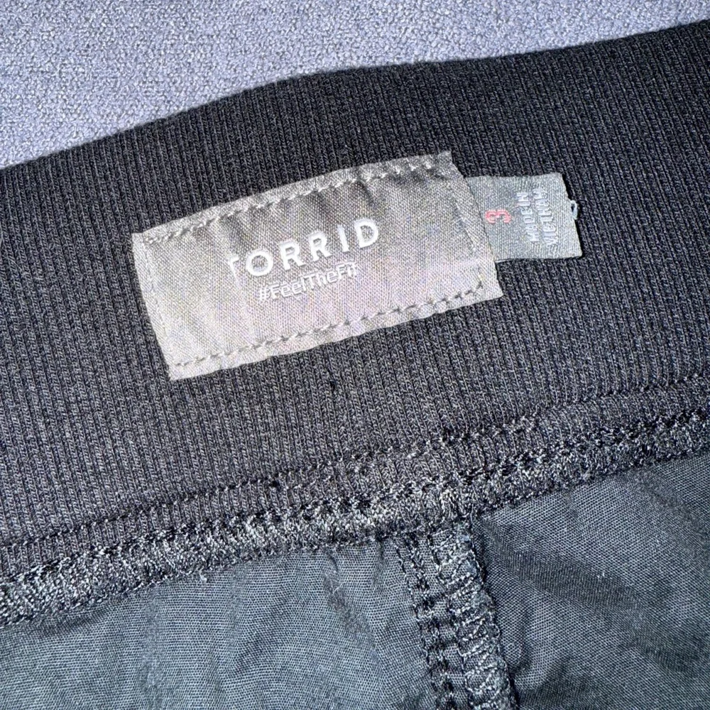 Torrid Cropped Cargo Pants - Picture 5 of 8